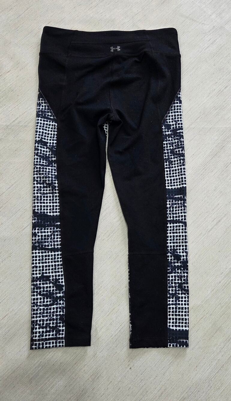 Under Armour Black White 3/4 Leggings Woman's Size Small